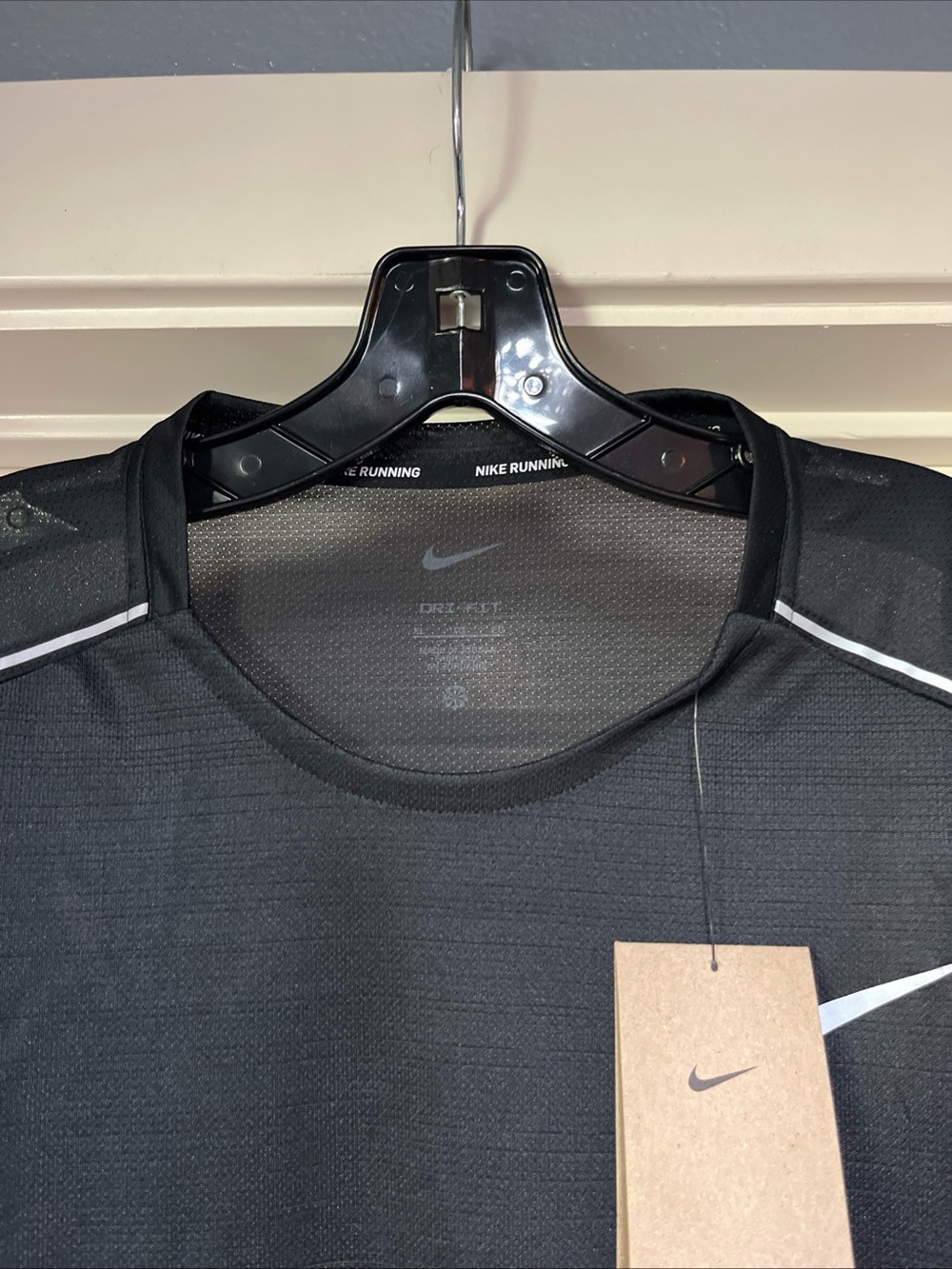 Mens XL Nike Dri-FIT Miler Running Short Sleeve Shirt Black Mesh New AJ7565-010 - Picture 3 of 14